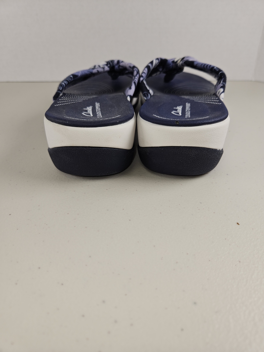 Brand New Size 9 Clarks Cloudsteppers Navy Floral Thong Sandals - Women - Picture 3 of 9